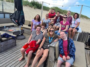 Nieuwvlietbad-groepsfoto strandtent horizontaal-2020