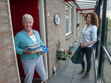 200417 Foto Olaf Smits Brabants Dagblad Mevrouw Stoks en thuiskok Danielle