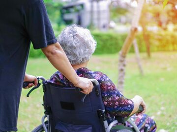 Vrijwilliger Thuis, wandelen rolstoel